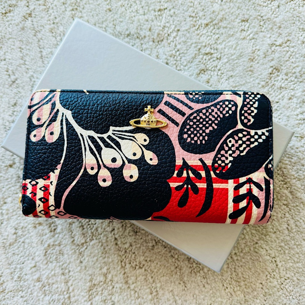 VIVIENNE WESTWOOD ☆ Zip around Wallet ☆ Box Included ☆ Great Condition ☆